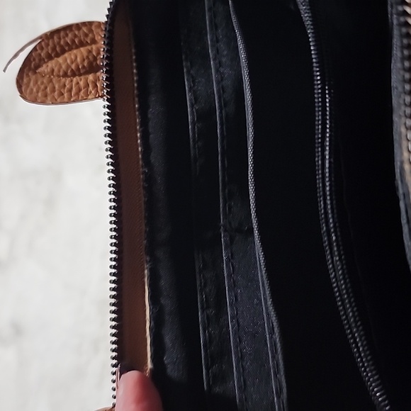 Brown Llama Designed Wallet. Used Condition. Missing Zipper Pull !!! - Picture 5 of 8